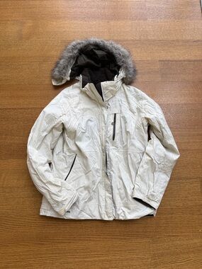 Columbia Titanium Women’s Insulated Ski Jacket White Fur Hood
